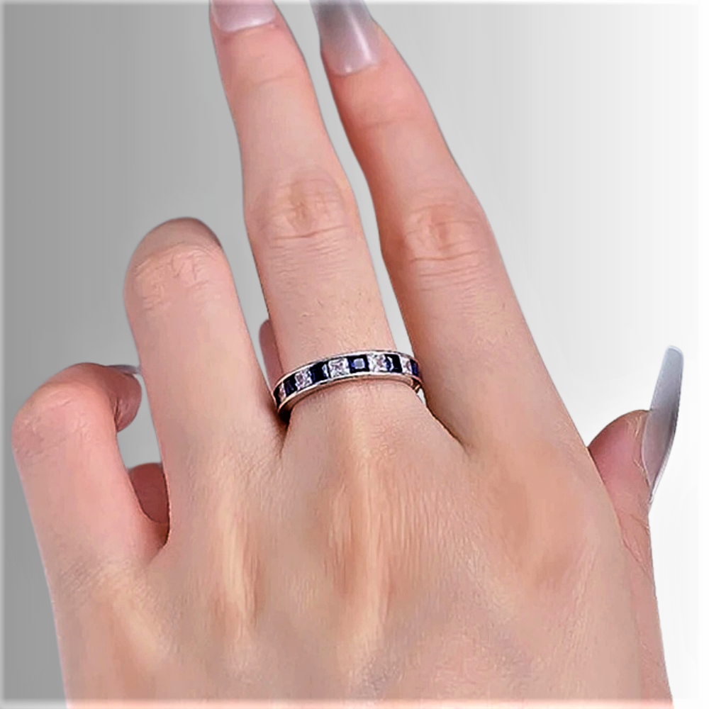 Fede Eternity a binario con Zaffiri e Diamanti Sintetici ad Alto Contenuto di Carbonio Taglio Princess