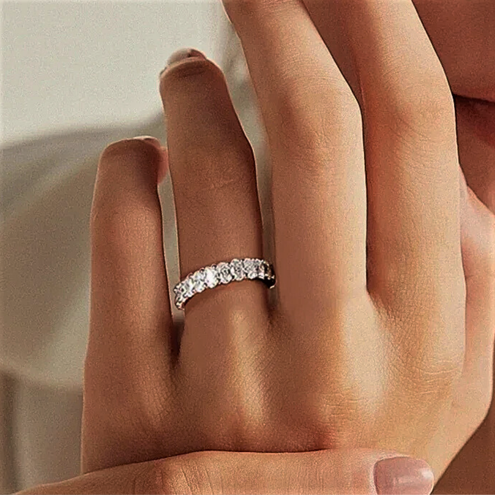 Fedina Eternity con Moissaniti taglio Ovale per ct 4,60