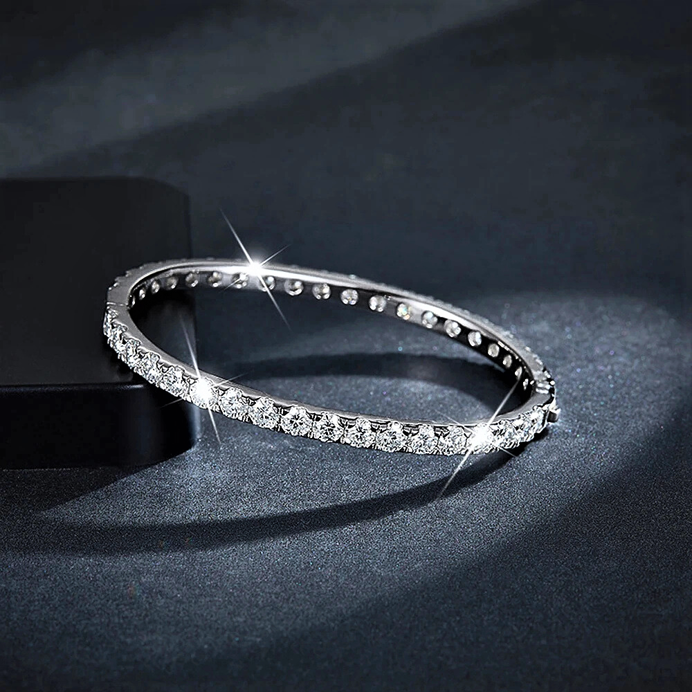 Bracciale Rigido Lux Eternity con Moissaniti D Color fino a 12 Carati