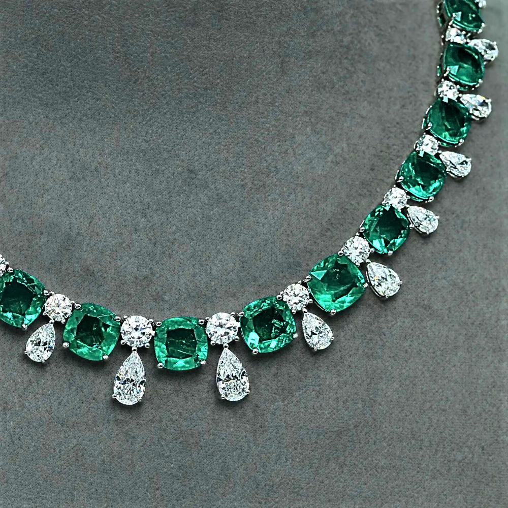 Collana con Smeraldi Taglio Cuscino e Diamanti Sintetici ad Alto Contenuto di Carbonio