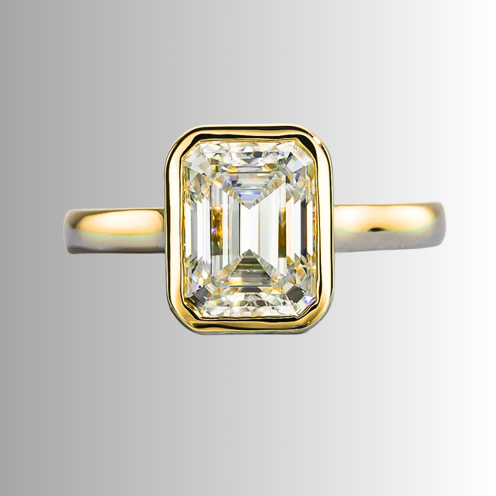 Solitario a Castone con Moissanite Taglio Smeraldo da ct. 3,00