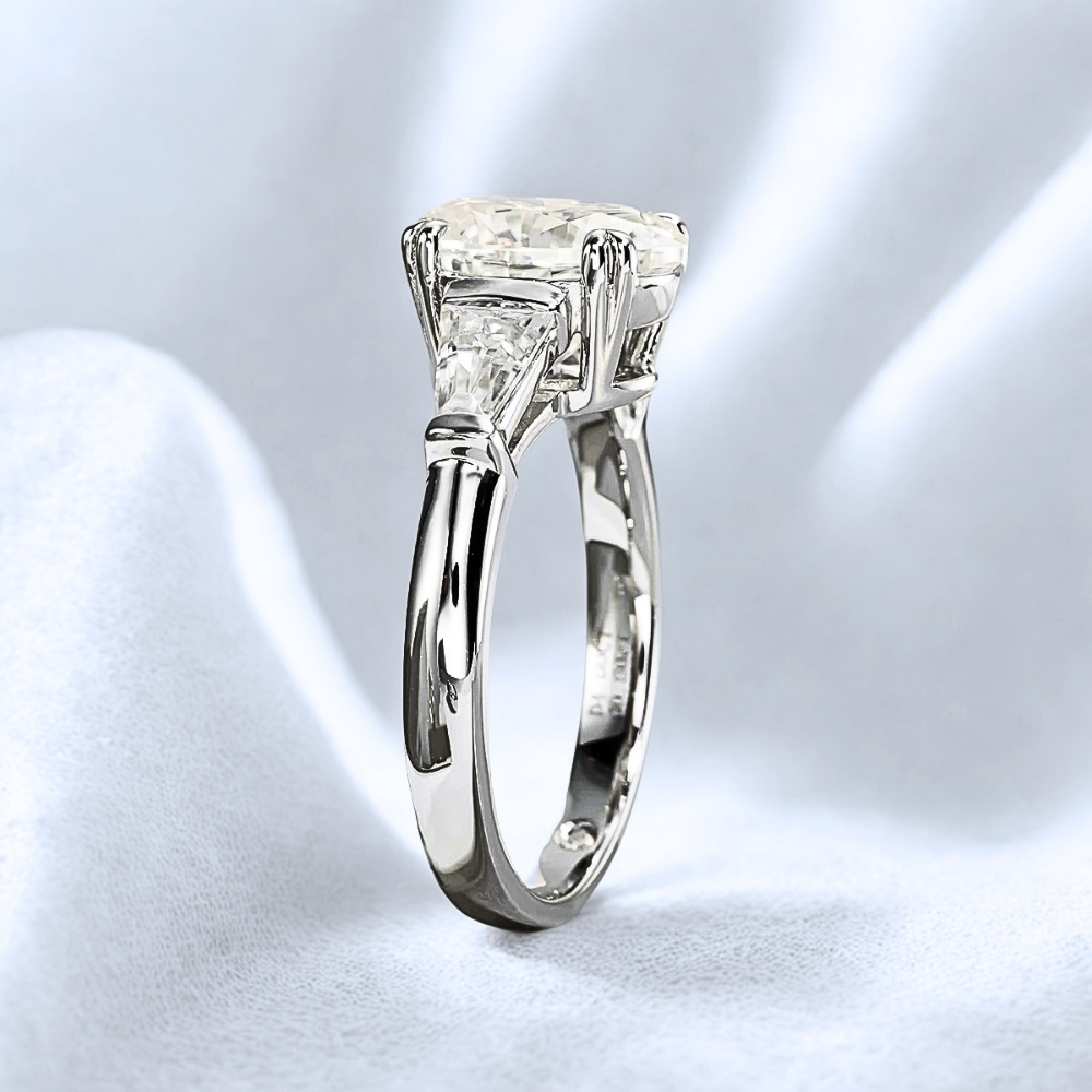 Trilogy con Moissanite Taglio Ovale e Teepers per ct 3,80