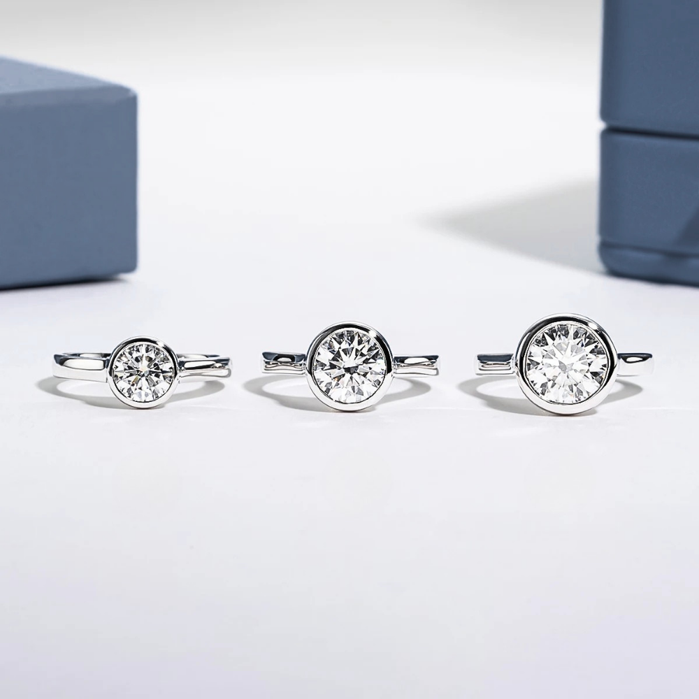 Solitario con Castone Tondo in Moissanite
