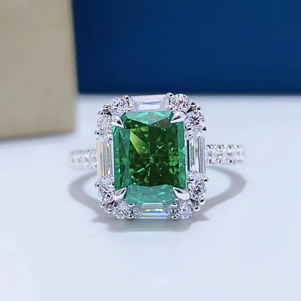 Anello con Smeraldo creato in Laboratorio per ct 3,00