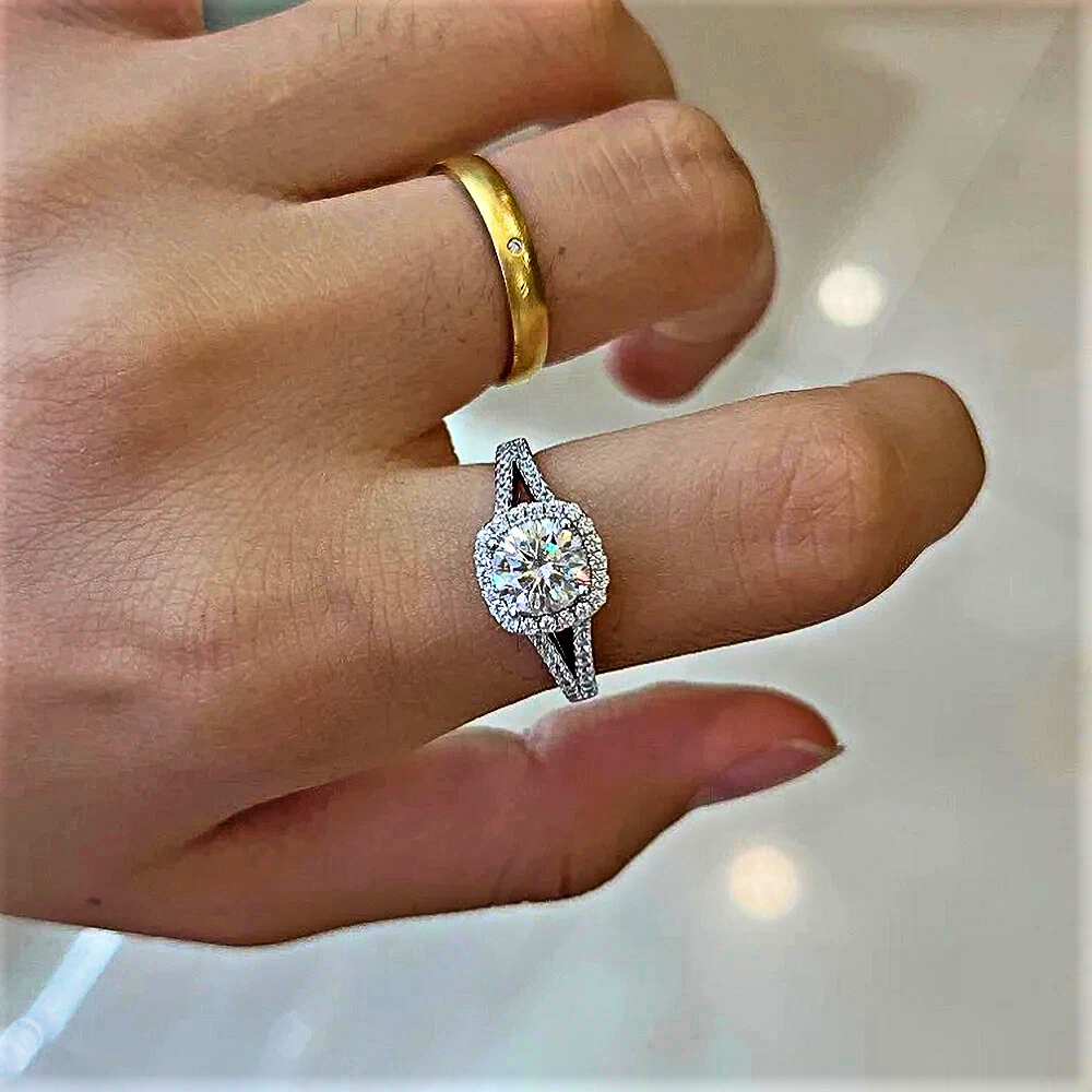 Solitario con Moissanite D Color VVS1 Certificata