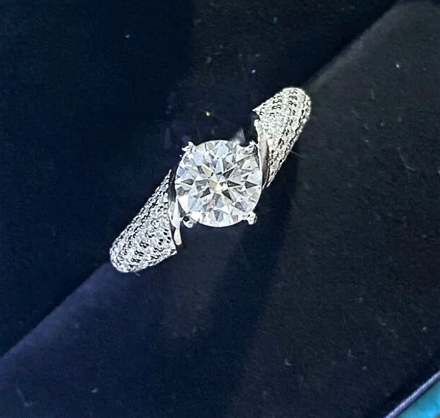 Solitario con Moissanite D Color da ct 1,00 e Pavè