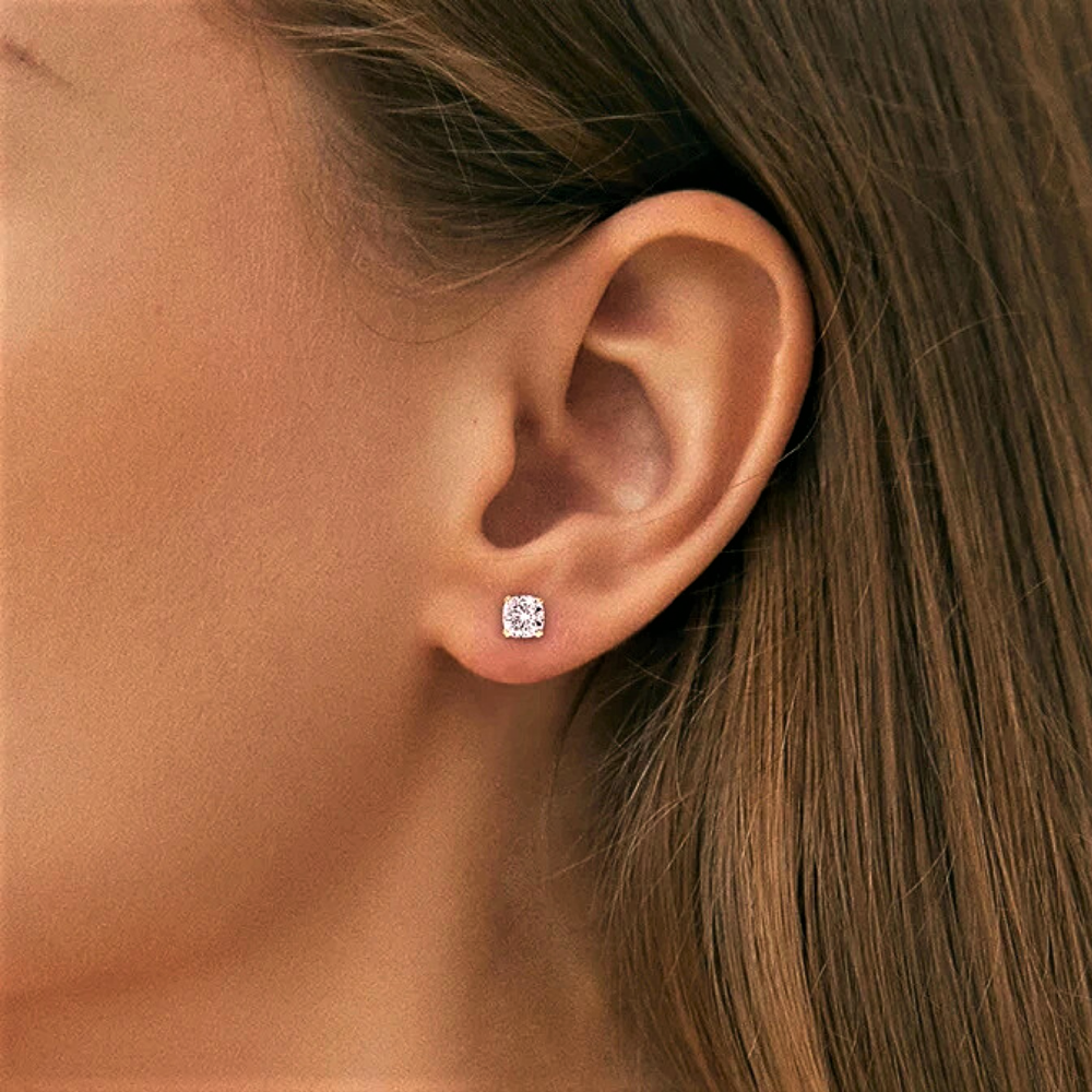 Orecchini Punto Luce con Moissaniti Taglio Cuscino per ct 3,00