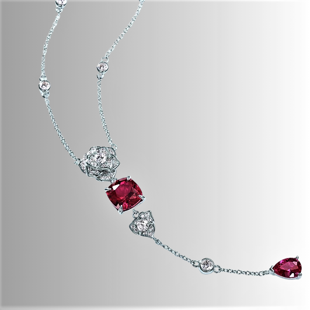 Collana Floreale con Rubini Lab Grown e Brillanti Sintetici ad Alto Contenuto di Carbonio