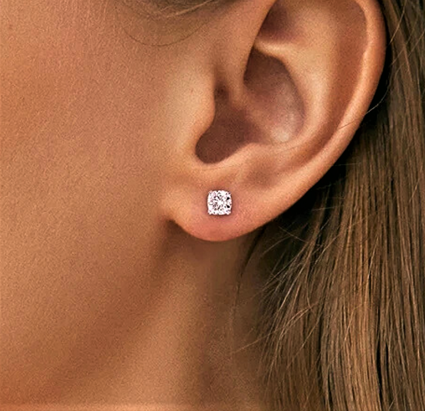 Orecchini Punto Luce con Moissaniti Taglio Cuscino per ct 3,00