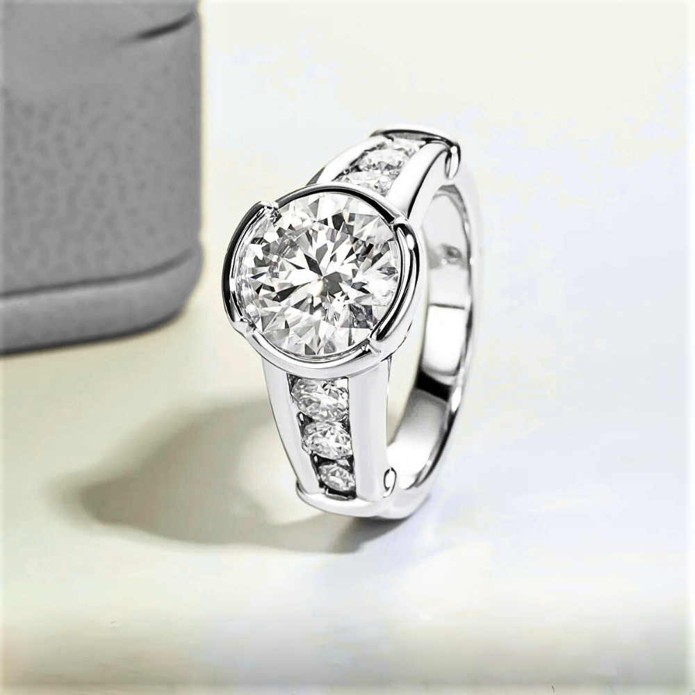 Solitario con Moissanite da ct 3,00 e Binari laterali