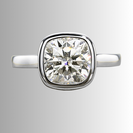 Solitario a Castone con Moissanite Taglio Cuscino da ct. 3,00