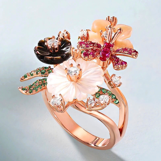 Anello con Conchiglie Naturali Intarsiate e Rubini e Smeraldi Sintetici