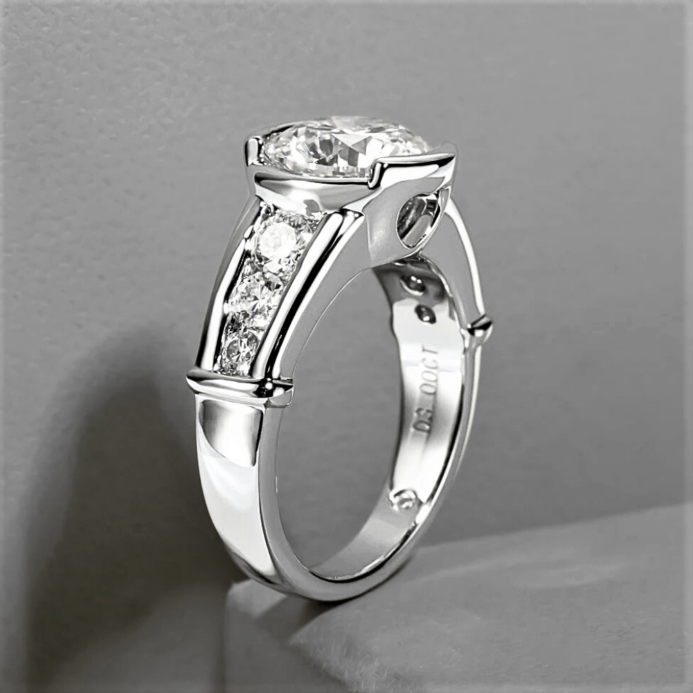 Solitario con Moissanite da ct 3,00 e Binari laterali