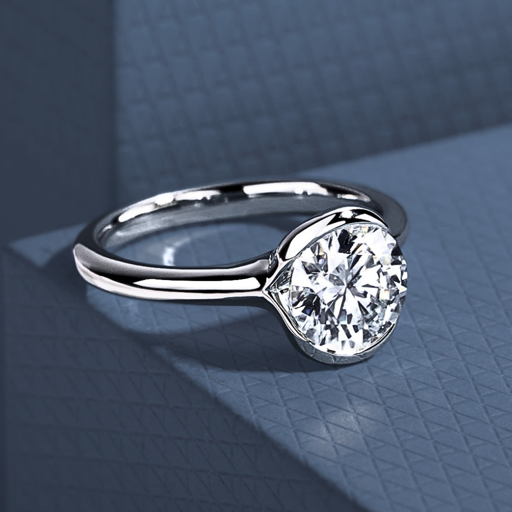 Solitario con Castone Aperto con Moissanite