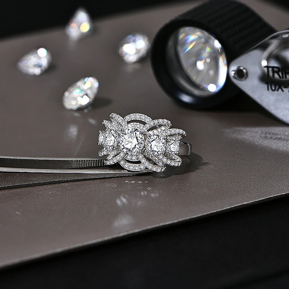 Anello a Corona con Moissaniti D Color VVS1