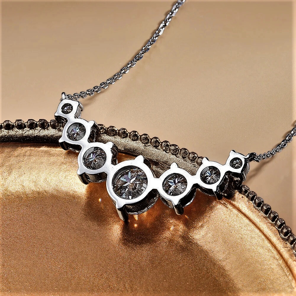Collana Luna Crescente – Eleganza che Illumina