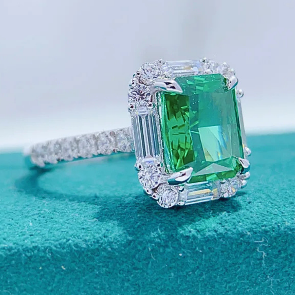 Anello con Smeraldo creato in Laboratorio per ct 3,00