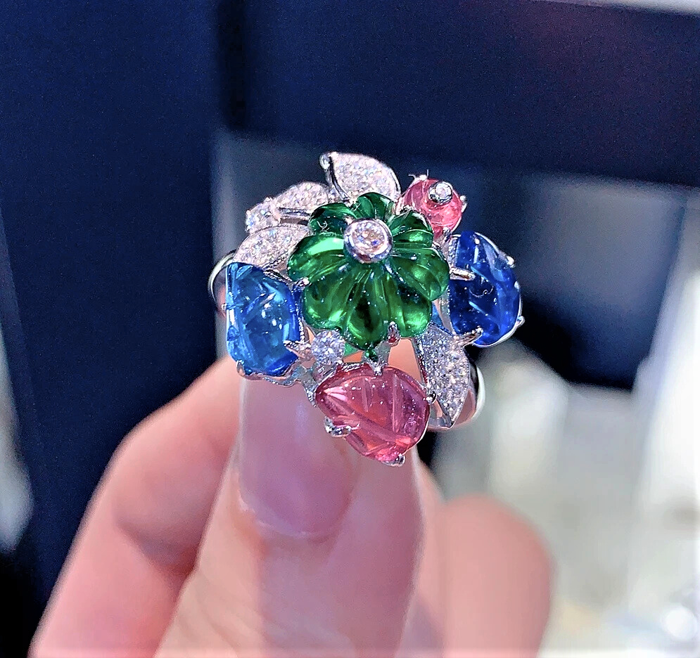 Anello con Smeraldi, Rubini, Zaffiri e Brillanti Sintetici ad Alto Contenuto di Carbonio