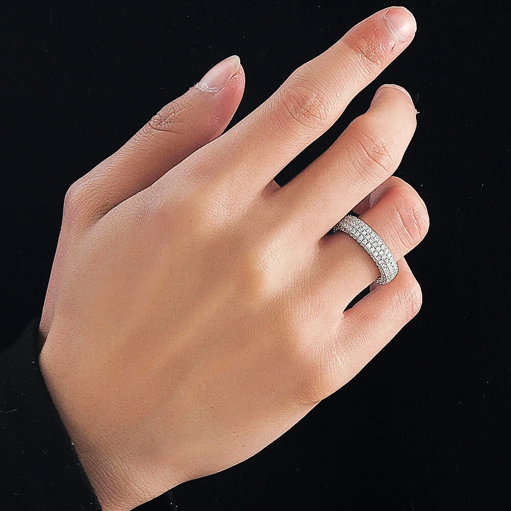 Fascetta con pavè di Moissaniti D color