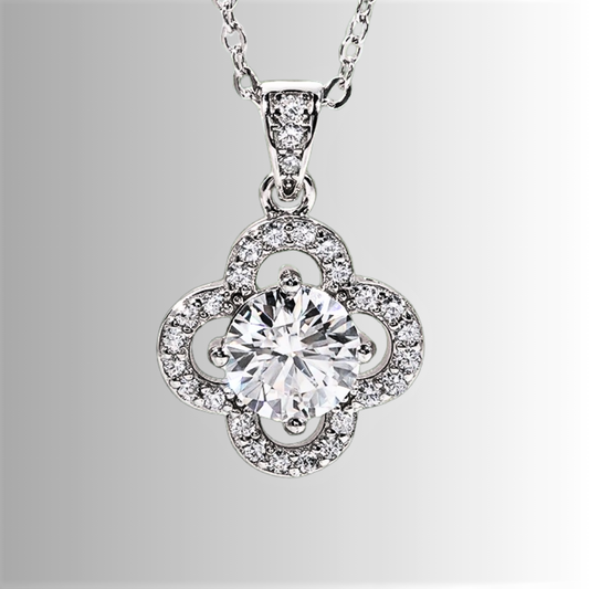 Collana con Ciondolo a Quadrifoglio in Moissaniti