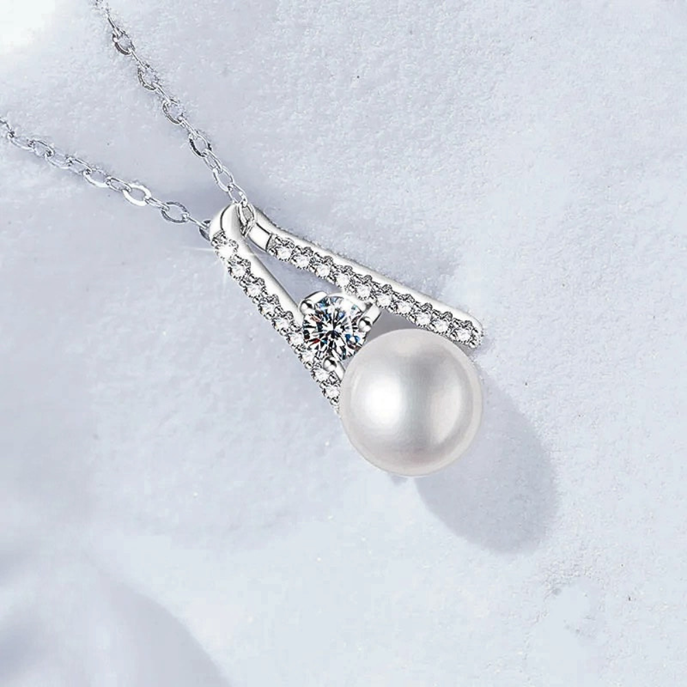 Collana con Moissanite da ct 0,30 e Perla Naturale da 10 mm