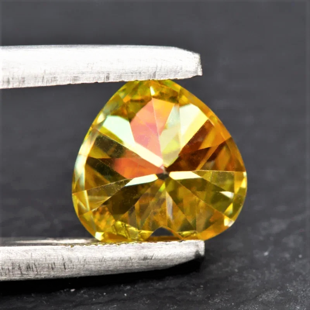 Moissanite Giallo Dorato Taglio Cuore Certificata