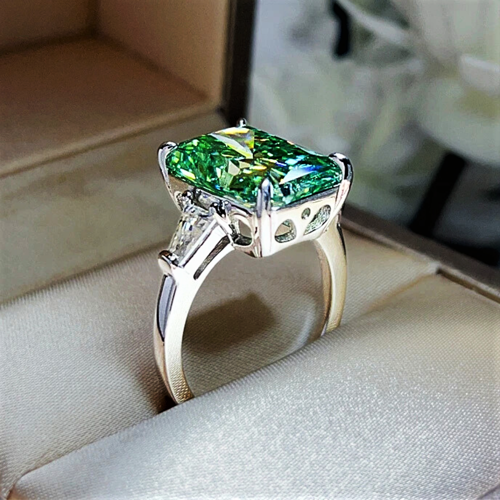 Fascione con Moissanite Taglio Radiant da 5 o 10 ct