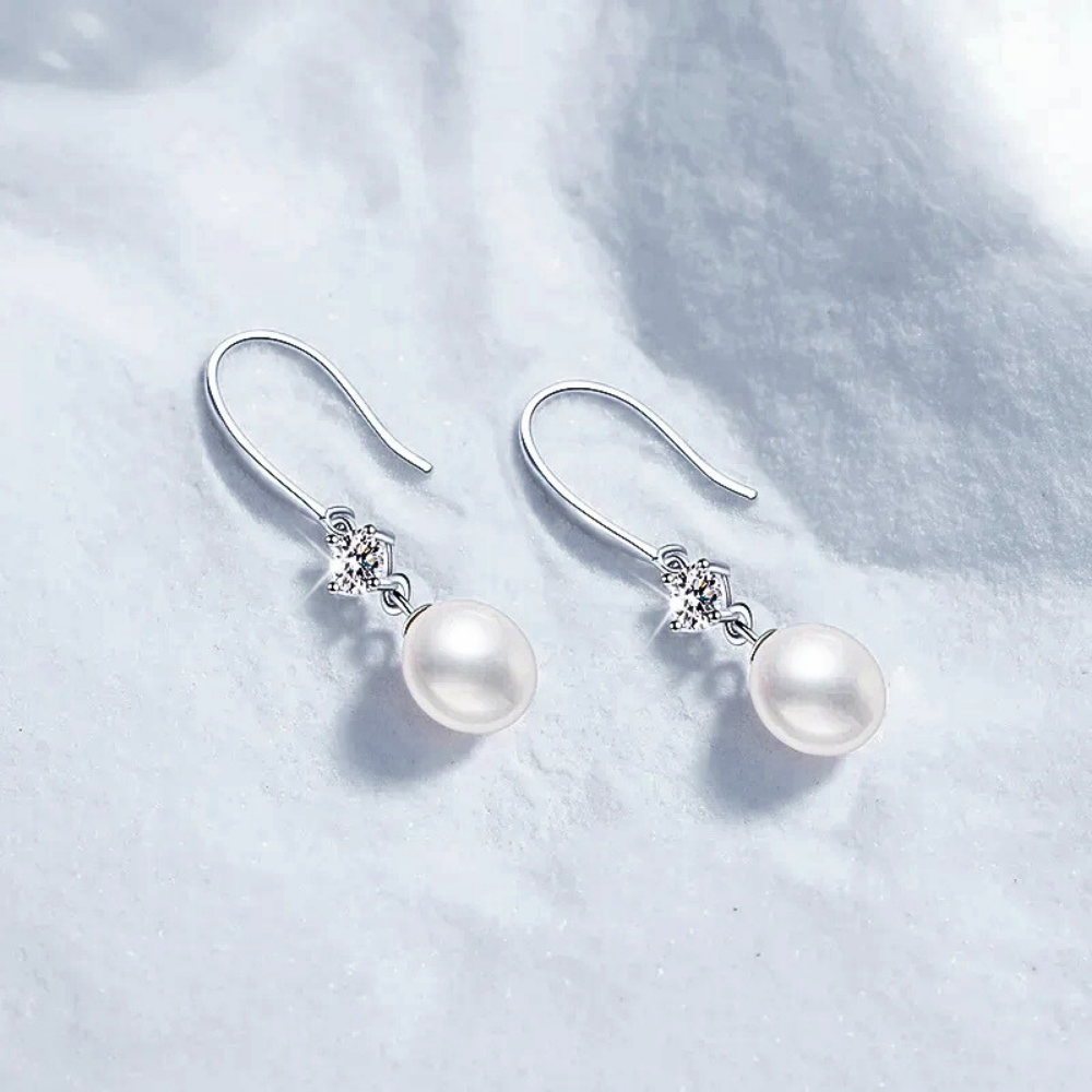 Orecchini con Moissaniti per ct 0,60 e Perle a Goccia