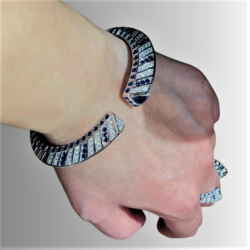 Bracciale Rigido con Zaffiri Coltivati e Brillanti Sintetici ad Alto Contenuto di Carbonio