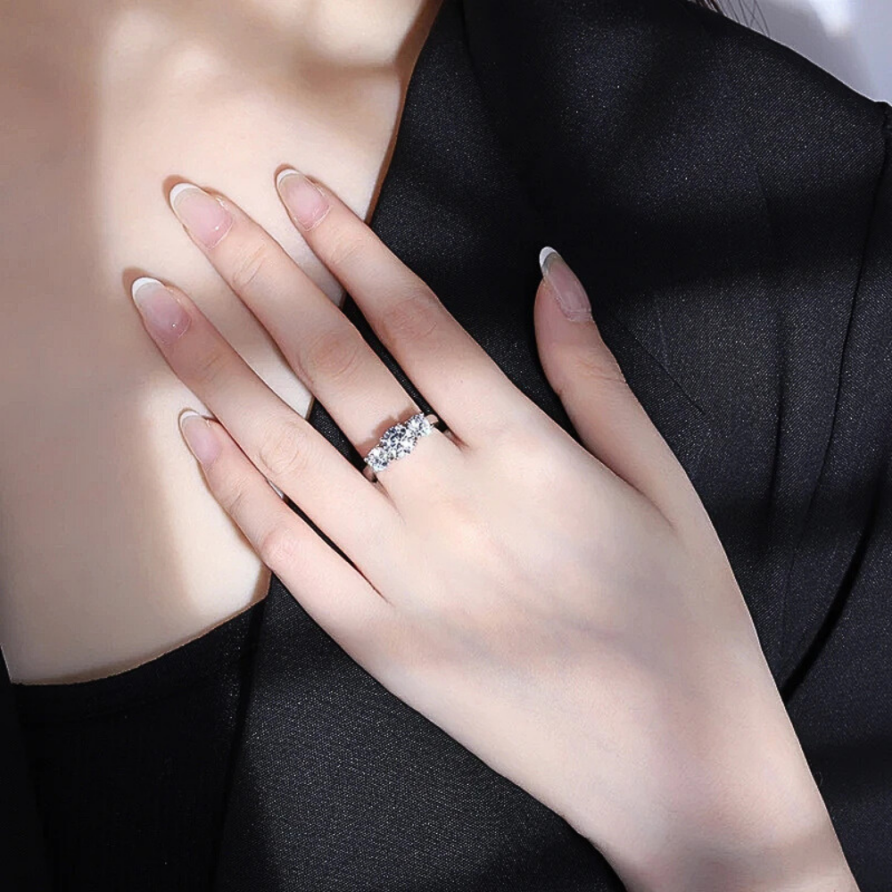 Trilogy con Moissanite Certificata da 2 o 4 Carati
