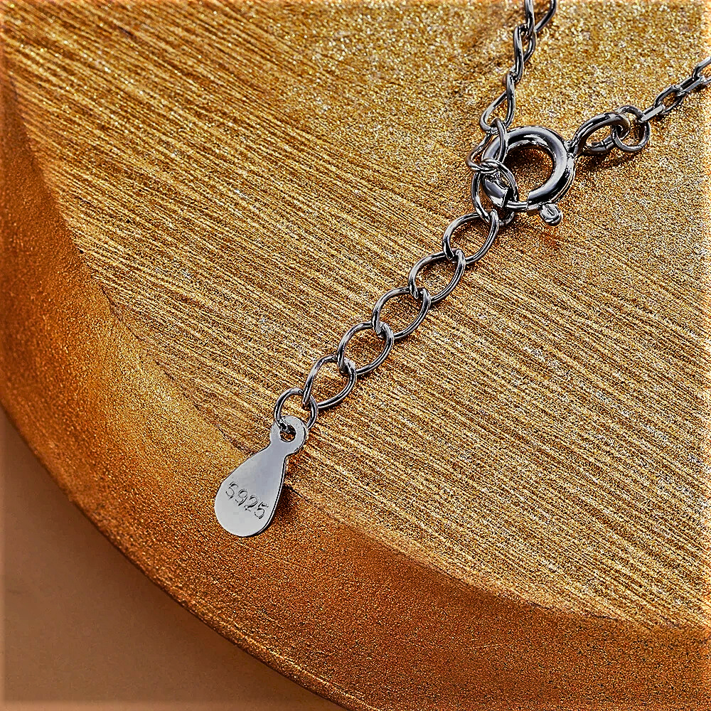 Collana Luna Crescente – Eleganza che Illumina