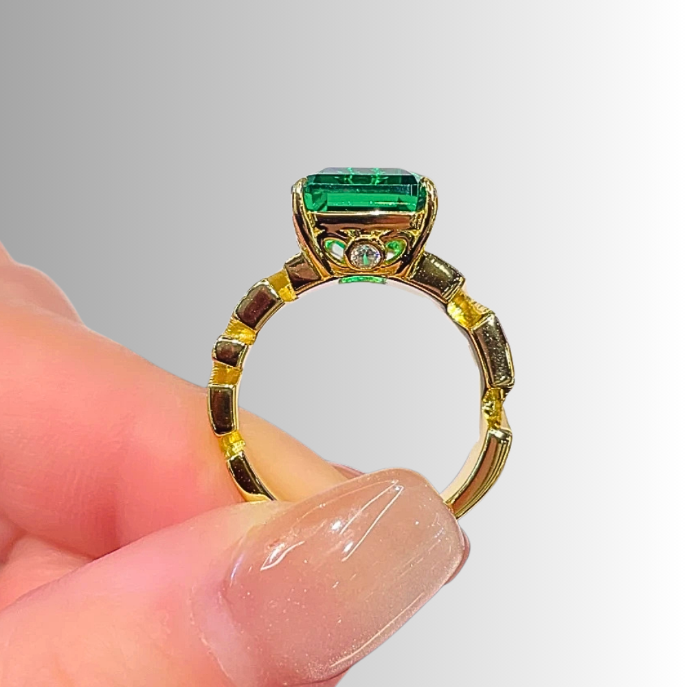 Anello con Smeraldo Coltivato Taglio Smeraldo da 9 ct e Brillanti Lab Grown