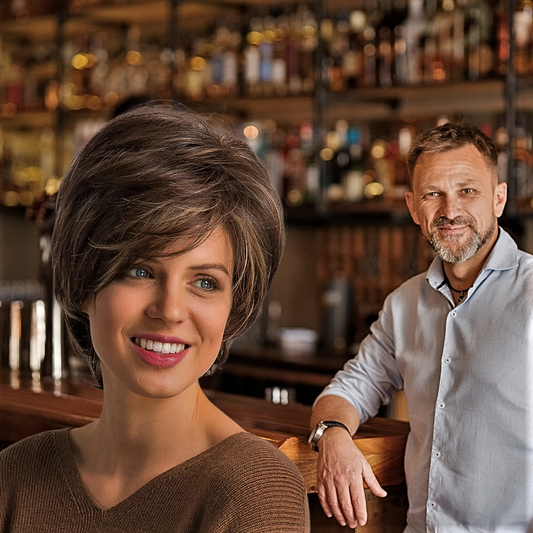 Peluca corta con mechas: estilo, elegancia y comodidad