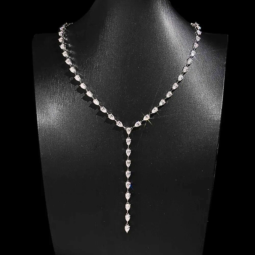 Collana Pendente con Moissaniti Taglio Goccia per ct 29,50