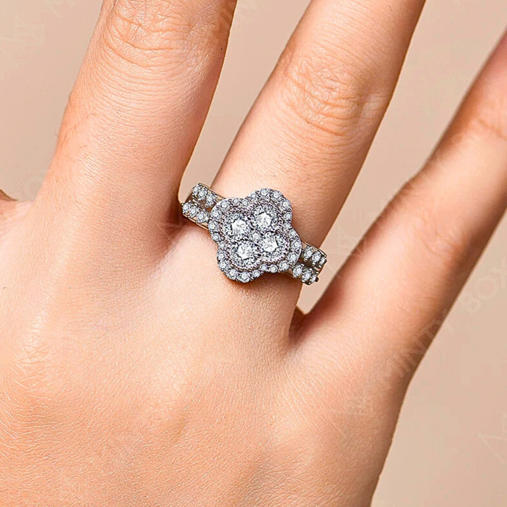 Fascione a Quadrifoglio con Moissaniti D color per ct 0,87