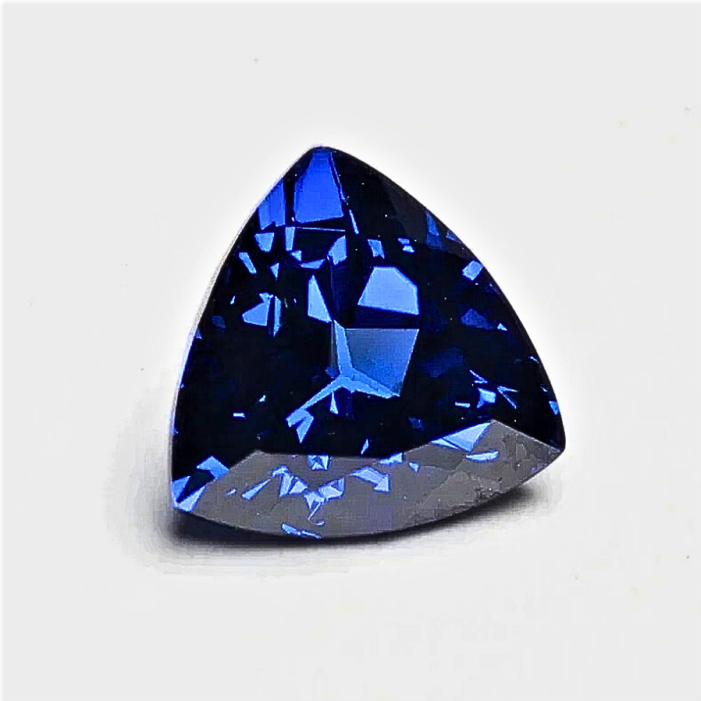 Zaffiro Royal Blue Lab Grown Taglio Trillion