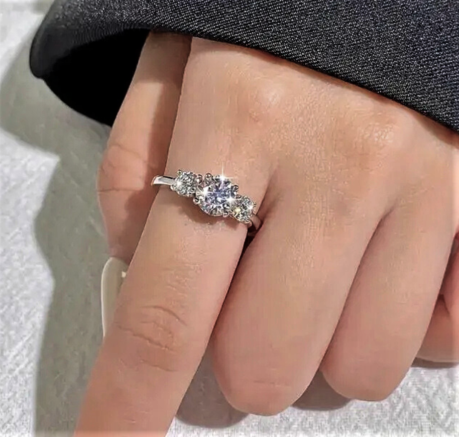 Trilogy con Moissanite Certificata da 2 o 4 Carati