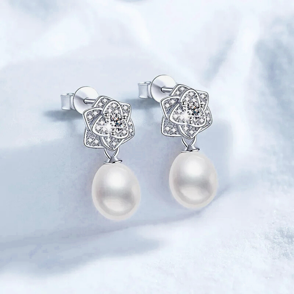 Orecchini a Fiore con Moissaniti e Perle Naturali