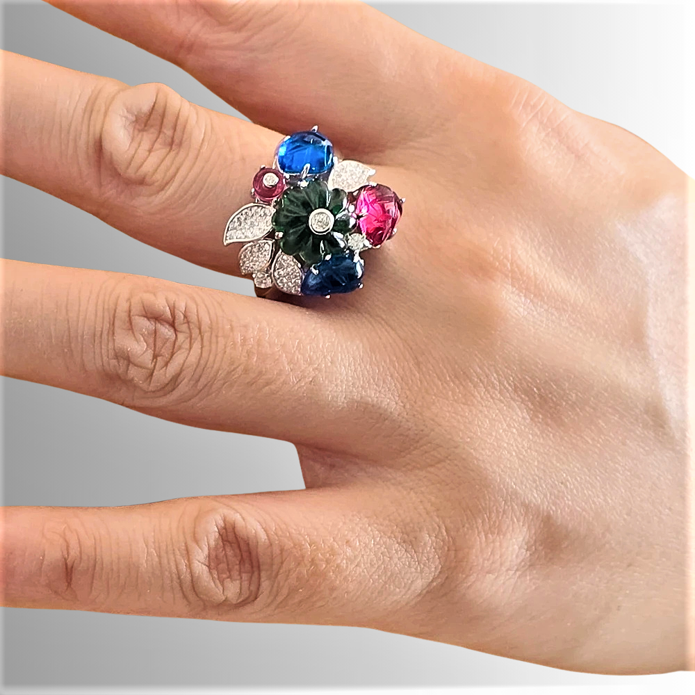 Anello con Smeraldi, Rubini, Zaffiri e Brillanti Sintetici ad Alto Contenuto di Carbonio