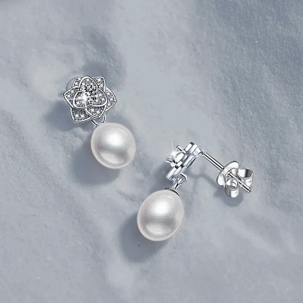 Orecchini a Fiore con Moissaniti e Perle Naturali