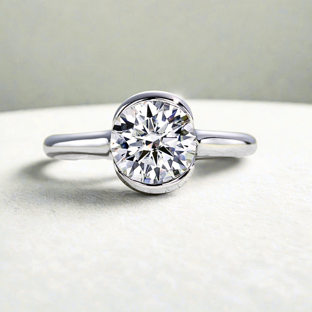 Solitario con Castone Aperto con Moissanite