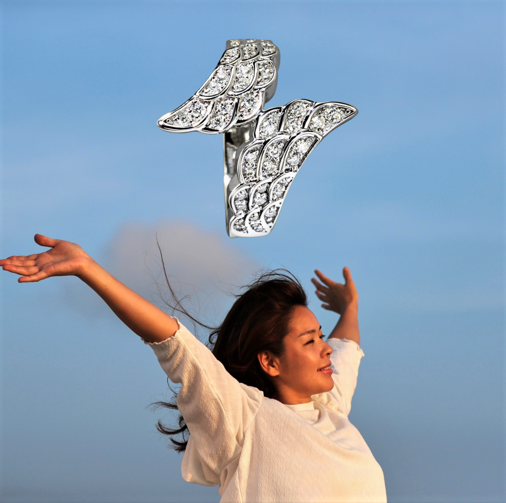 Anello Contrariè a due Ali con Moissaniti D Color