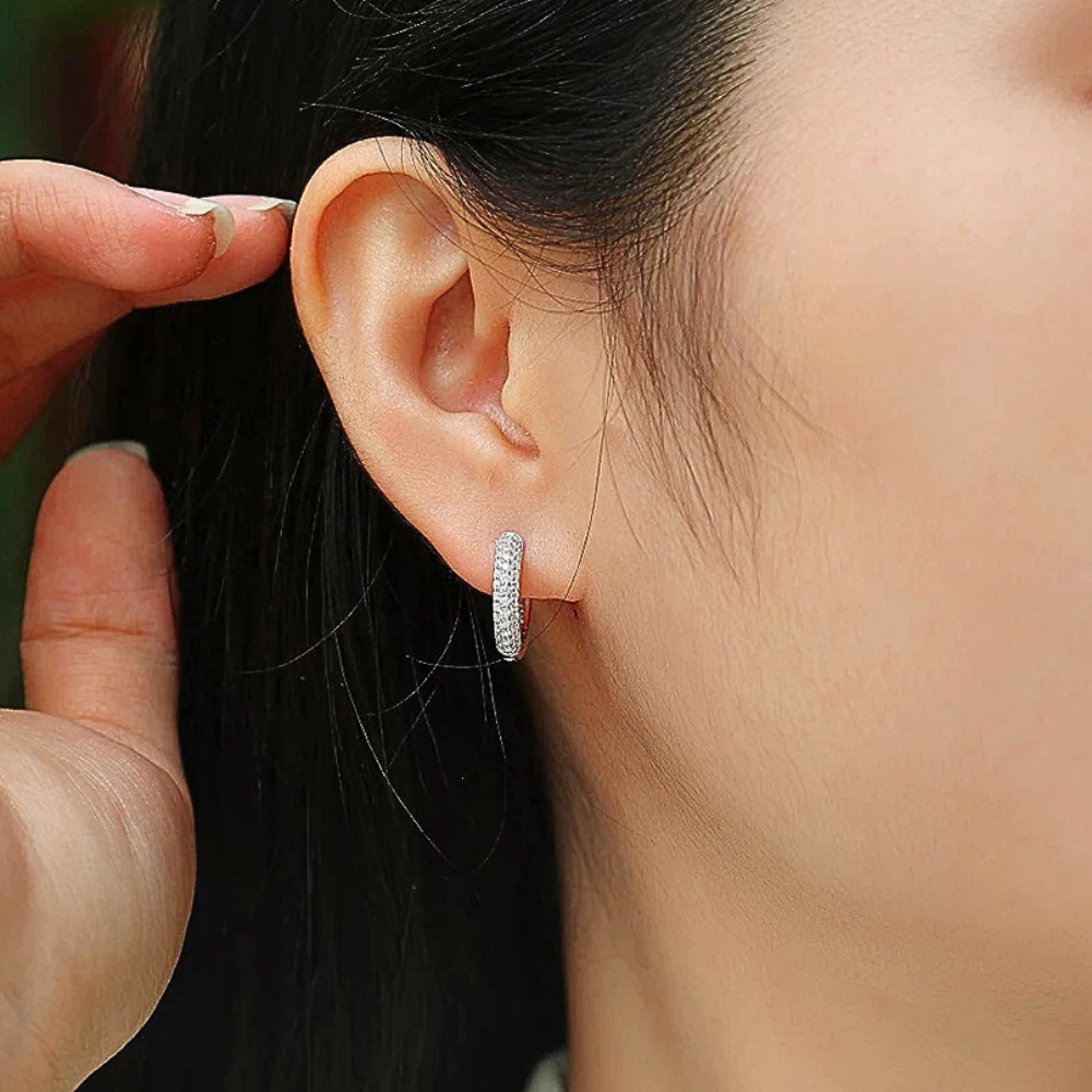 Orecchini Ovali con Pavè di Moissaniti