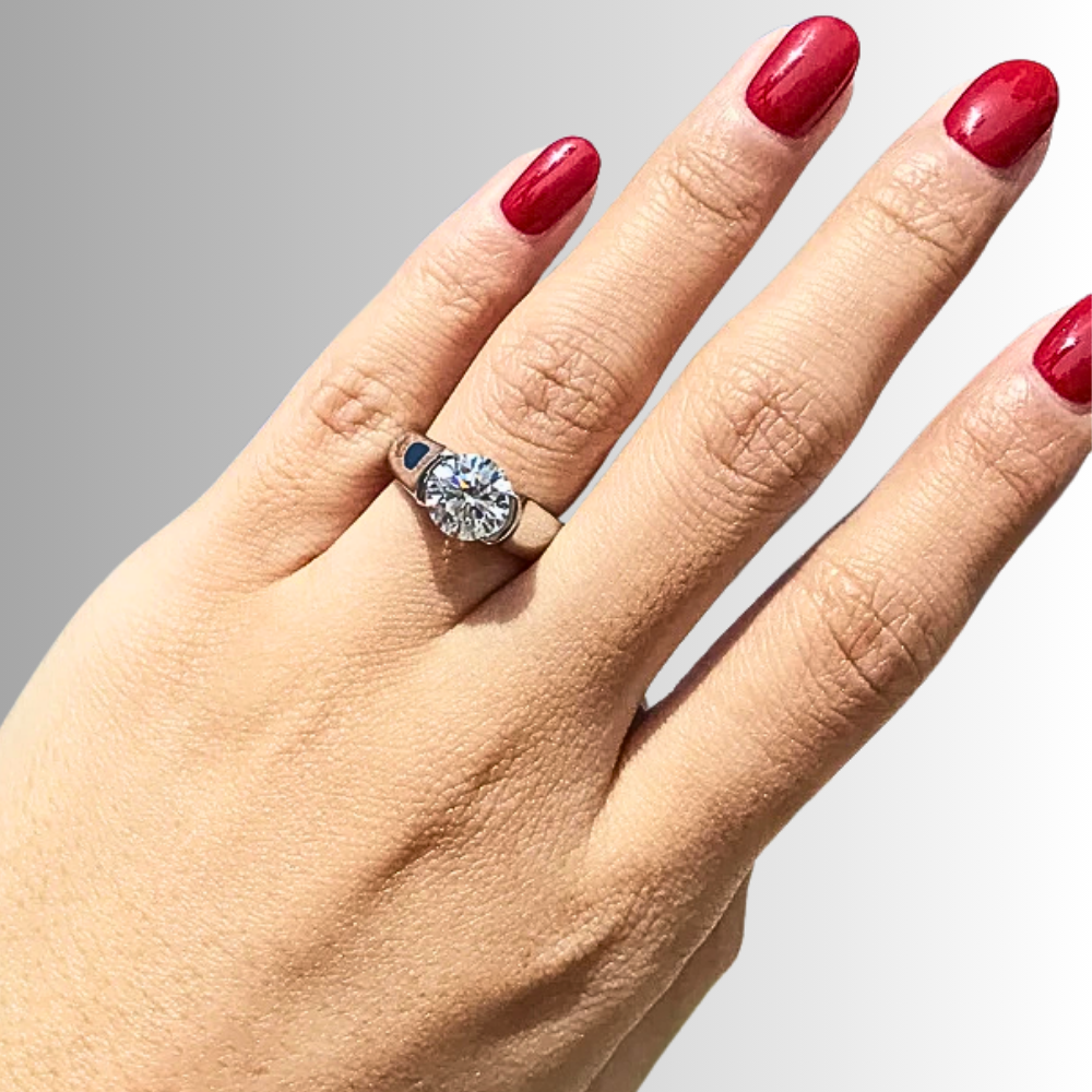 Solitario con Castone Aperto con Moissanite di ct 2,00