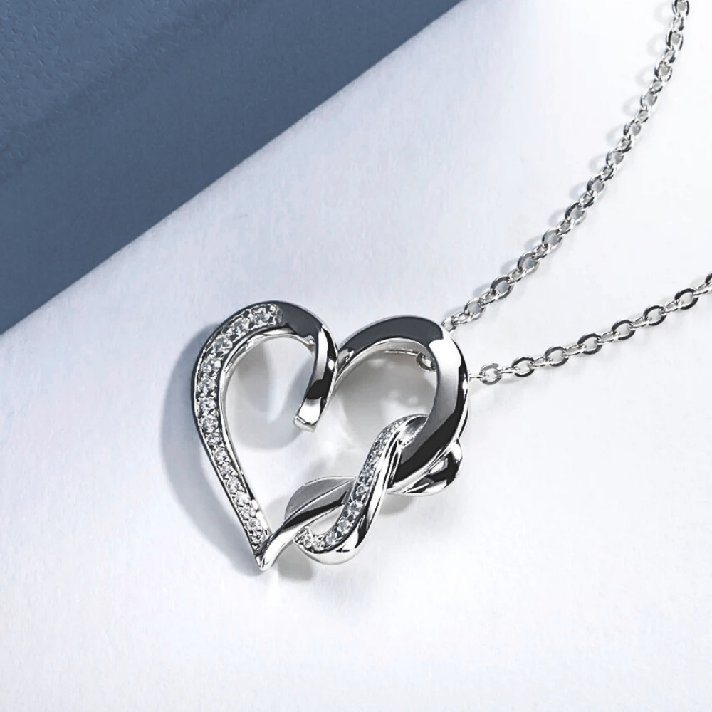 Collana a Cuore con Strisce in Moissaniti