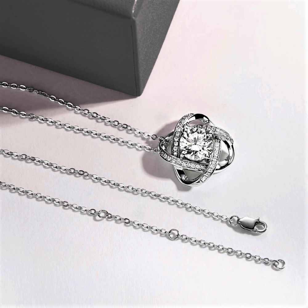 Collana "Nodo d'Amore" con Moissanite da ct 3,00