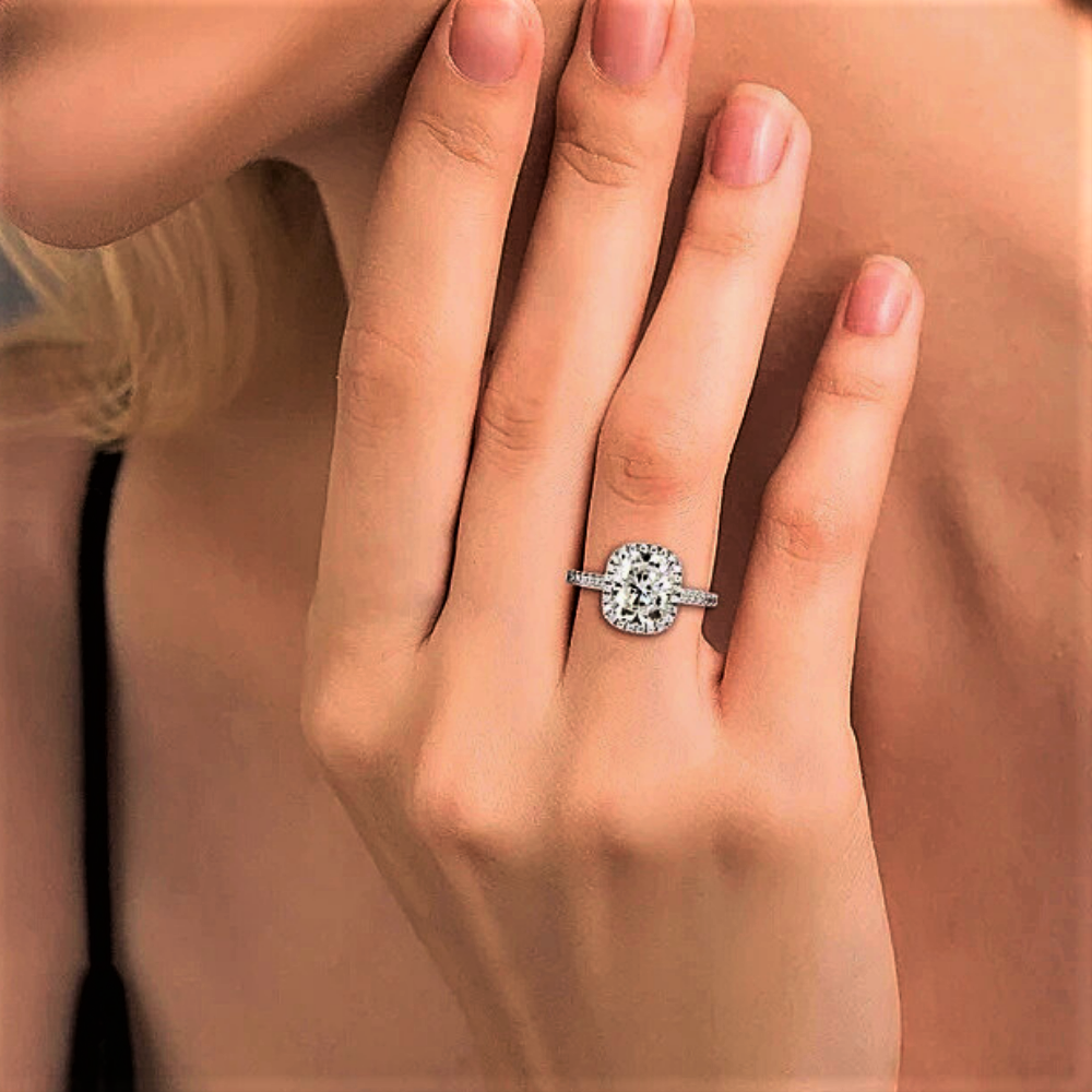 Anello con Moissanite taglio cuscino da ct 4.00