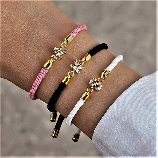 Pulsera de tela con inicial - Un toque de color cotidiano