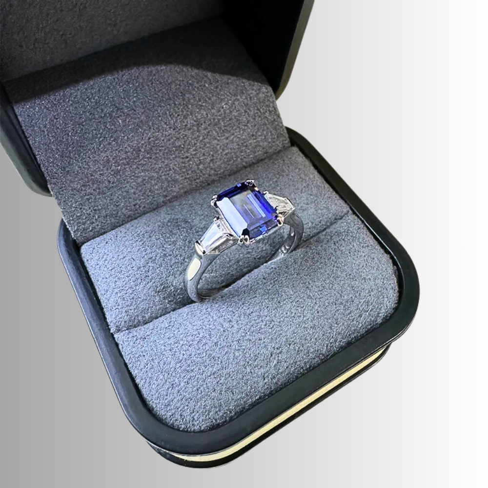 Trilogy con Tanzanite creata in Laboratorio di ct 2,50
