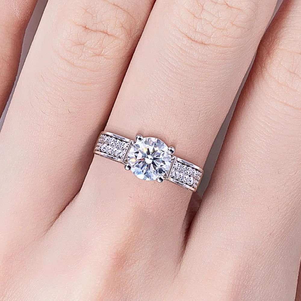 Solitario con Moissanite di ct 2,00 e Pavè